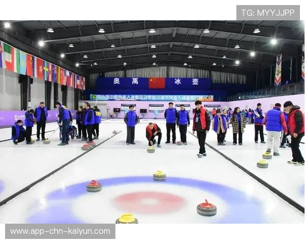 冰壶赛末局最后一石定胜负，慢镜头成经典回放