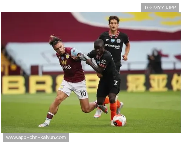 吉鲁门前混战中补射定胜负